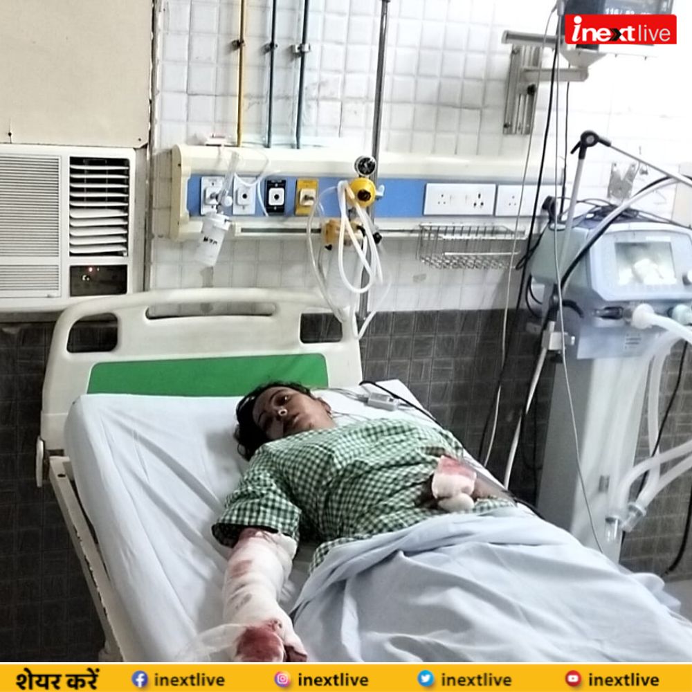 inextlive's tweet image. #Meerutnews दुलहेड़ा रोड पर बेटे के साथ जा रही मां की बीच सड़क पर हत्या का प्रयास, बदमाशों ने कई राउंड फायरिंग की, गम्भीर घायल महिला को अस्पताल में कराया भर्ती

#Meerut #attempttomurder #fire #firing #injured 

Via : @Mmyogesh