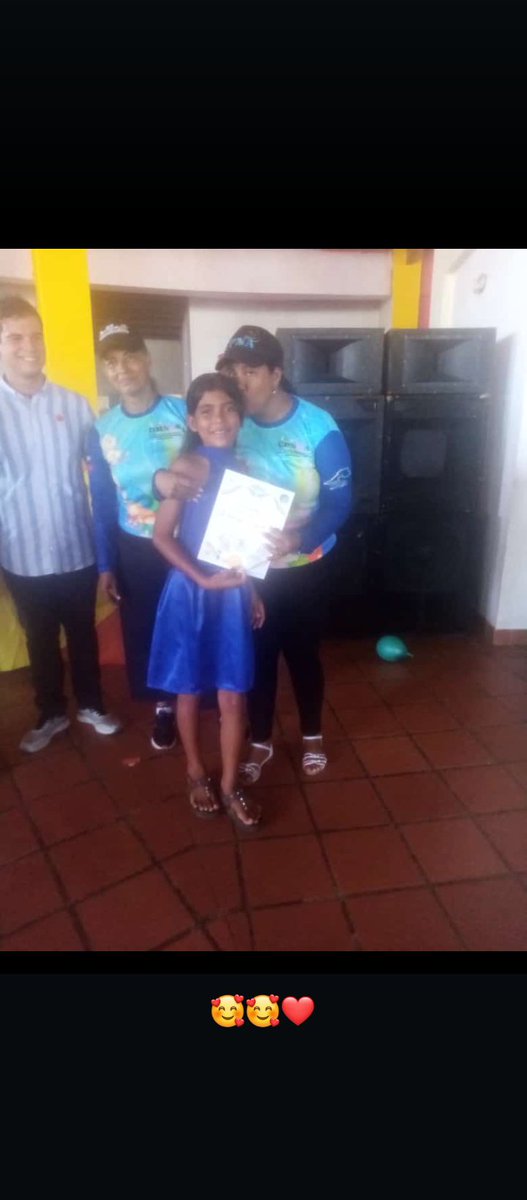 zelmit's tweet photo. El SMPINNA conjuntamente con la Alcaldía y la Cámara Municipal municipio Villalba, rendimos homenaje a los niños que se han destacado dentro del municipio a nivel cultural, laboral y academico, haciendo su día distinto gracias a supermercado Río, recibieron cotillones... https://t.co/4ccY4b5IMg