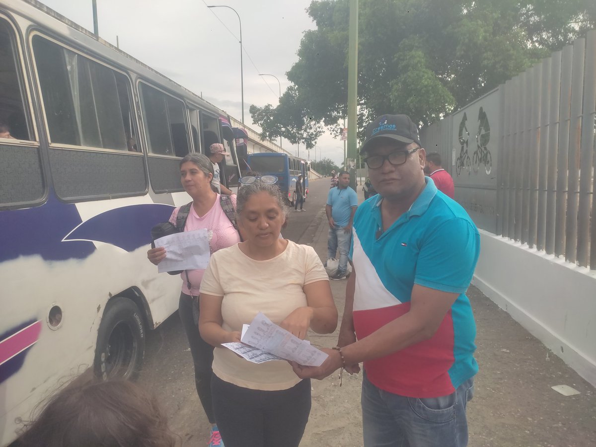 wilmersequera16's tweet photo. @victortorrealba buenos días ya a pocos días del proceso electoral presidencial el comando de campaña municipal de Barquisimeto última detalles formando testigos y hoy gran actividad de cierre en todos los sectores oneiber y el bene con los últimos detalles de los testigos https://t.co/FVWYbfMg4b