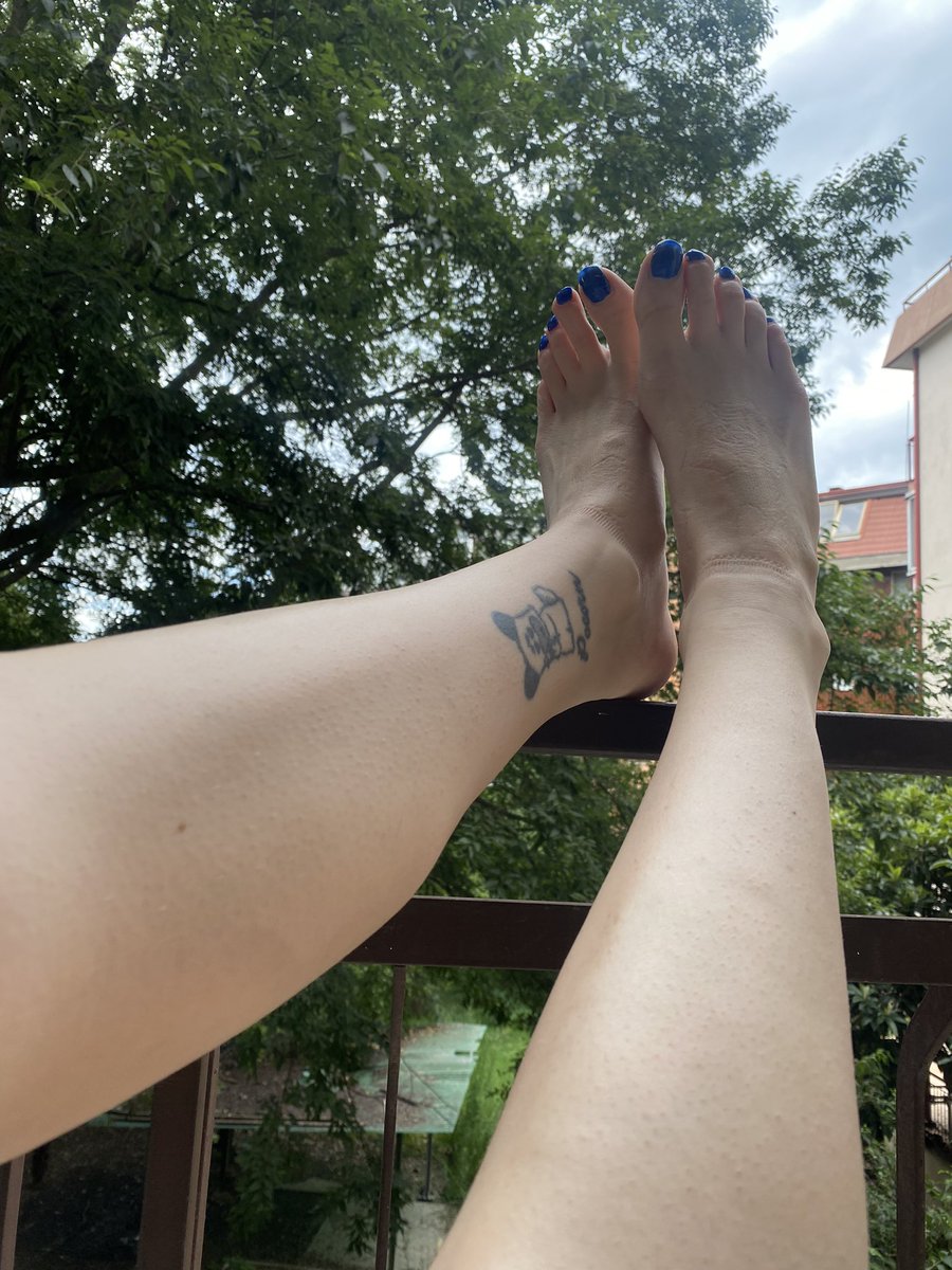 Oh how I’ve missed the heat 🥰 #Feet #FootFetish #FeetWorship #Toes #FeetFinder #GoddessFeet #FootLovers #PrettyFeet #SoftFeet #FootPorn #FootQueen #OnlyFansCreator #FeetPics #FootModel #feetgirl