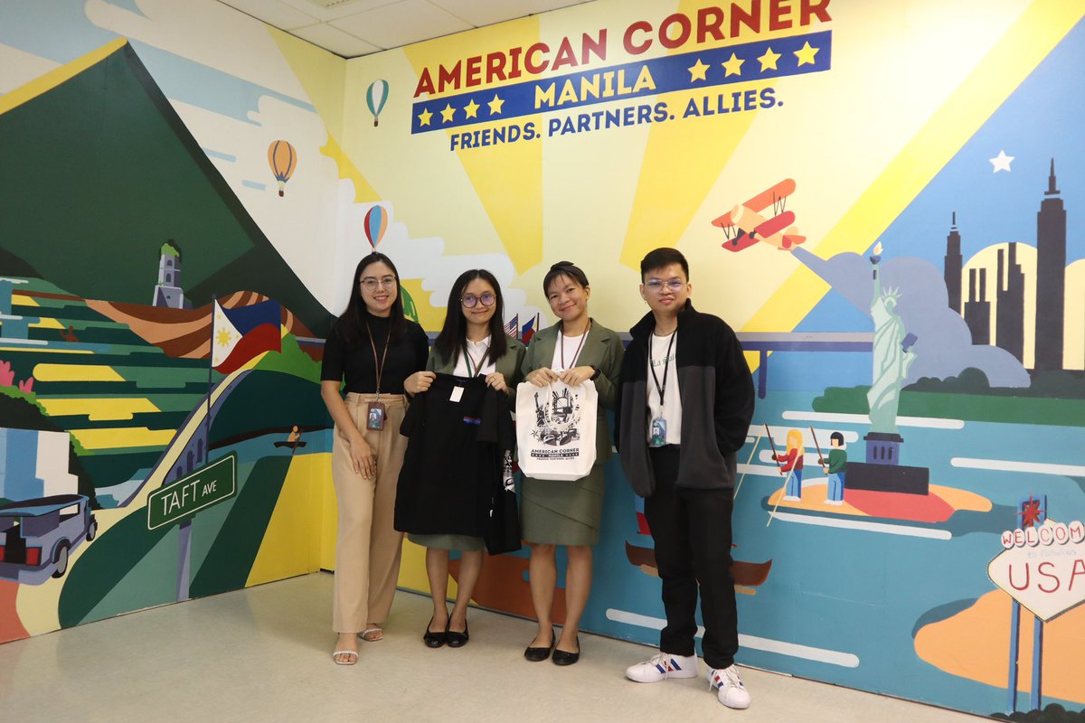 ACManilaPH's tweet photo. 𝗜𝗺𝗺𝗲𝗿𝘀𝗶𝗼𝗻 𝗗𝗮𝘆 𝗔𝗺𝗲𝗿𝗶𝗰𝗮𝗻 𝗖𝗼𝗿𝗻𝗲𝗿 𝗠𝗮𝗻𝗶𝗹𝗮 🇵🇭 🇺🇲

AC Manila joined forces with DLSU Libraries' Staff Development Committee for the Library Internship Program (LIP) this July 2024.

#ACManila
#DLSULibraries
#AmericanSpacesPhilippines https://t.co/lSkYB3VD1O