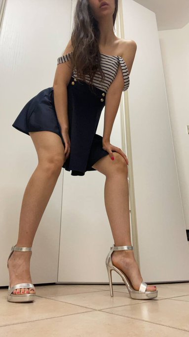 Ciao merde, La dea Celine oggi vi fa conoscere la sua disciplina, vi insegno come Onorarmi. 🟥Alle ore<a href="/tag/bdsm"class="tags"><span>#bdsm</span></a><a href="/tag/it"class="tags"><span>#it</span></a><a href="/tag/goddess"class="tags"><span>#goddess</span></a><a href="/tag/feet"class="tags"><span>#feet</span></a><a href="/tag/slave"class="tags"><span>#slave</span></a><a href="/tag/domination"class="tags"><span>#domination</span></a><a href="/tag/destruction"class="tags"><span>#destruction</span></a>