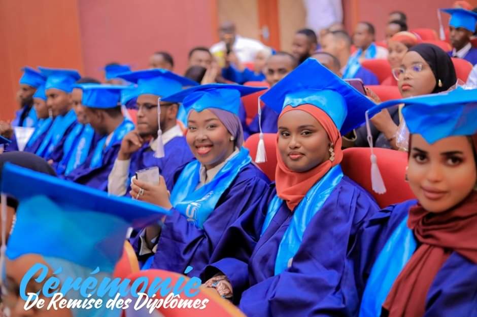 ISCAE1's tweet photo. 🔵 La joie et la fierté 😍sur les visages de nos lauréats témoignent la qualité de l'enseignement🥇 reçu et de notre quête incessante de l'excellence💪.  

#iscae  
#Djibouti
#premier 
#institut 
#ceremonie 
#remise 
#desdiplômes 
#lauréats 
#diplômés 
#classof2024 https://t.co/hoTh6xwLE9