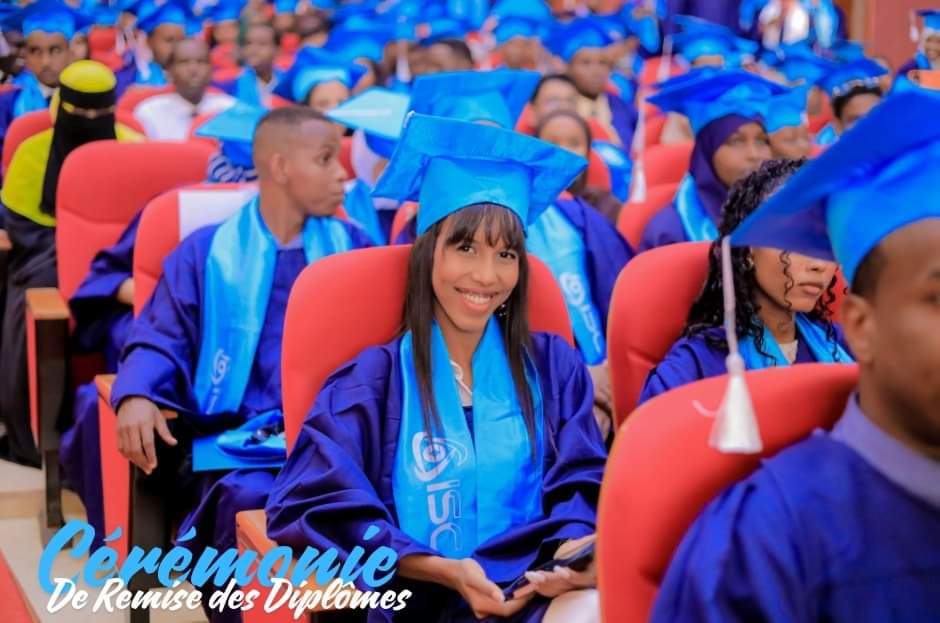 ISCAE1's tweet photo. 🔵 La joie et la fierté 😍sur les visages de nos lauréats témoignent la qualité de l'enseignement🥇 reçu et de notre quête incessante de l'excellence💪.  

#iscae  
#Djibouti
#premier 
#institut 
#ceremonie 
#remise 
#desdiplômes 
#lauréats 
#diplômés 
#classof2024 https://t.co/FJs51XzCX1