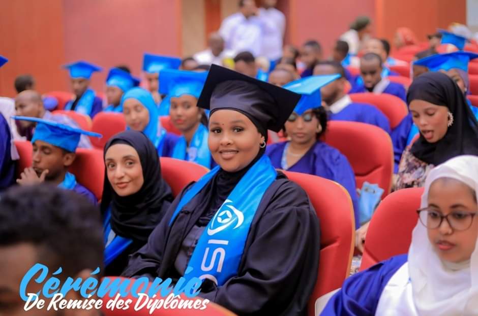 ISCAE1's tweet photo. 🔵 La joie et la fierté 😍sur les visages de nos lauréats témoignent la qualité de l'enseignement🥇 reçu et de notre quête incessante de l'excellence💪.  

#iscae  
#Djibouti
#premier 
#institut 
#ceremonie 
#remise 
#desdiplômes 
#lauréats 
#diplômés 
#classof2024 https://t.co/FJs51XzCX1