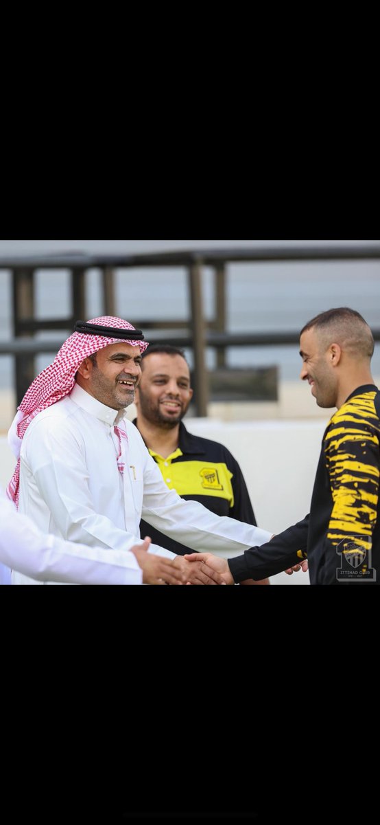 المهاجم الهداف عملة نادرة كونه يختصر عليك المسافات نحو البطولات، ذاك هو عبدالرزاق حمدالله الساطي على القلوب قبل الشباك، فخور جداً بالعمل مع شخصية بحجم الكاريزما التي تمتلكها والأرقام القياسية التي دونتها مع العميد.
مع دعواتي الخالصة لك بالتوفيق لك في مستقبلك الكروي، شكراً لك ولن