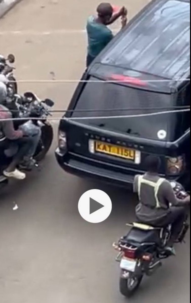 itskipronoh's tweet photo. URGENT: The owner of this car was caught mobilizing boda boda goons to terrorize innocent Kenyans in Nairobi CBD! We are requesting the owner of this car to come forward! #OccupyJKIA https://t.co/eK93wm2JBV