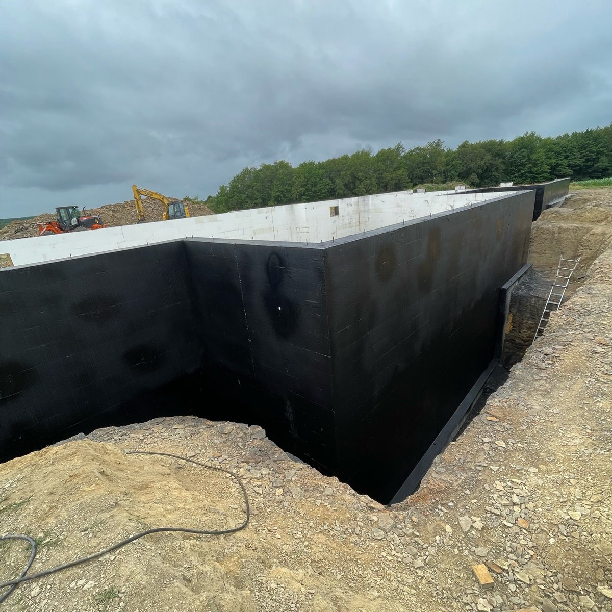 ClimashieldR's tweet photo. The best waterproofing solution for below grade foundations.  Commercial or residential. 

Quick cure polyurea applied to an ICF foundation.  One trip around the foundation, saves on labor, can be backfilled immediately as coating gels in 5 seconds, tack free in 30 seconds. https://t.co/A1JNUkAEWO