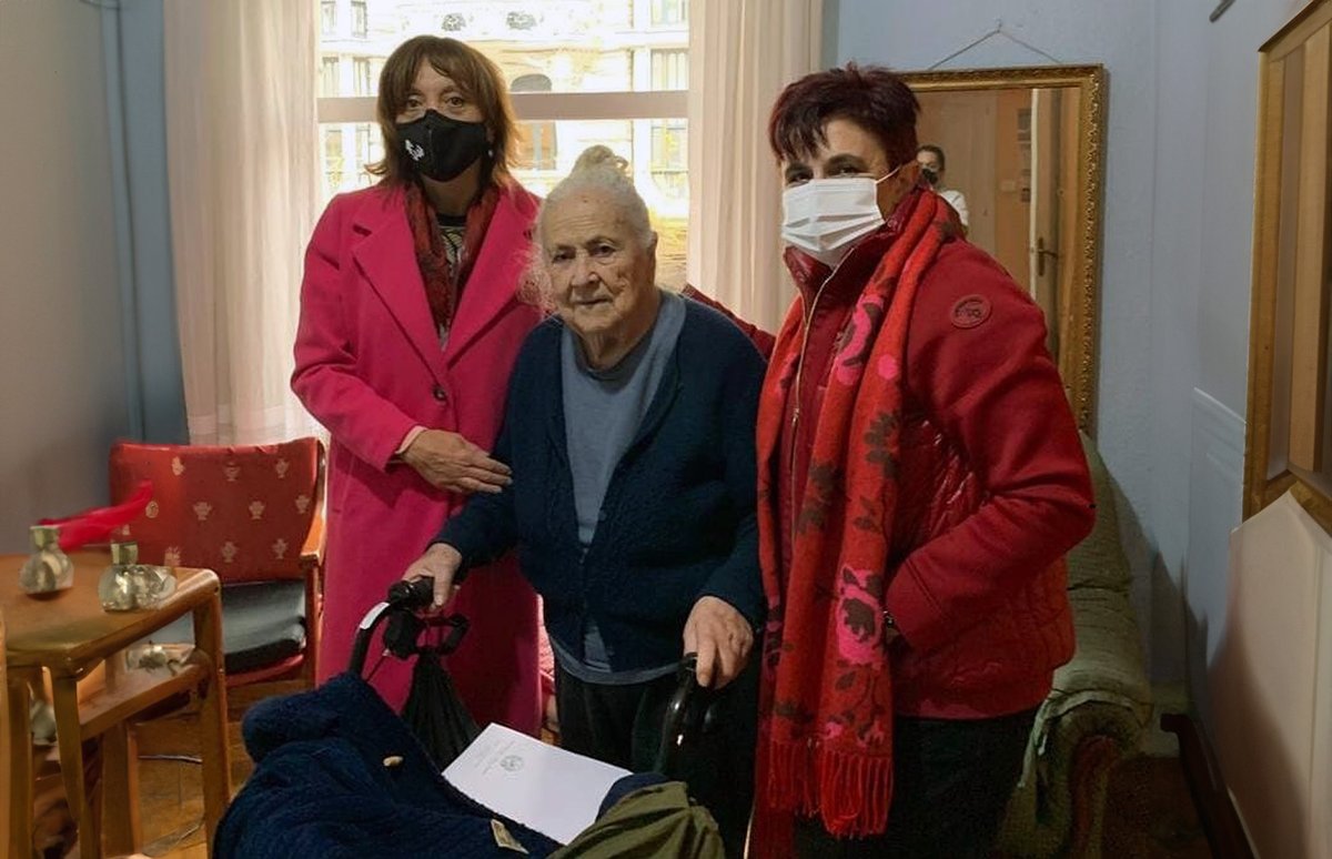 Magdalena Barrenetxea hil da, UPV/EHUri bere ondarea eman zion emakumea, eta zahartze osasungarriari eta Alzheimerraren prebentzioari buruzko ikerketarako funtsen bilketa sustatzen duen gelari izena eman dio

Fallece Magdalena Barrenetxea, mujer que donó su patrimonio a la