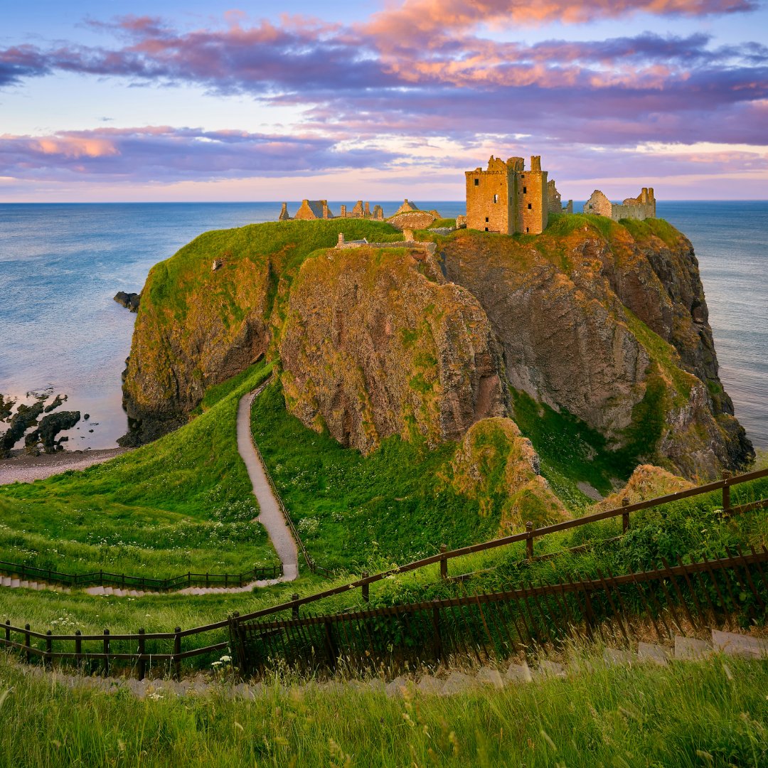 ¿Quieres descubrir la majestuosidad del Castillo de Dunnottar en #Escocia con #DynamicTours! 🏰 Sus ruinas evocan historias de coraje y resistencia, haciéndolo un lugar fascinante para explorar.
dynamic-tours.com