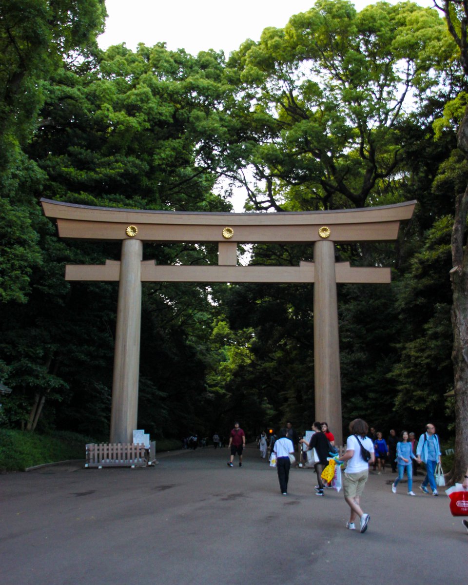 GamingCampus's tweet photo. Direction le sanctuaire de Meiji-jingu 🔥
Nos étudiants ont visité le plus grand sanctuaire shintoïste du Japon, un lieu très prisé des visiteurs !
Ce sanctuaire est à proximité de Shibuya et d'Harajuku, deux quartiers connus pour leur activité animée ✅
#learningtrip https://t.co/p8590m7pCy