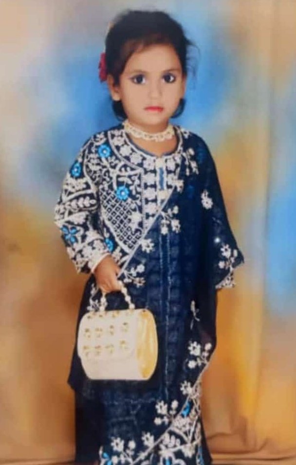 Mueen_mgd's tweet image. #Magadi: 4 year old innocent child Zaiba khanum from Magadi town was kidnapped on 20/07/24 by one of the far relative. And now 23/7/24 her dead body is near (tippegowdanahalli) Bangalore road. 
#JusticeForZaiba #PunishTheCulprit
1/n