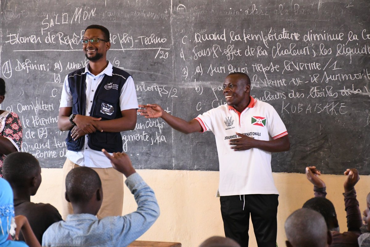 Bujaprov2025's tweet photo. #Burundi La @MairieBuja organise des activités d'encadrement des écoliers et élèves pendant cet été 2024. En Zone Buterere, le partenaire World Future Active les forme ces jeunes pr renforcer leurs compétences et la participation aux initiatives de développement communautaire https://t.co/PNfHmhOQza