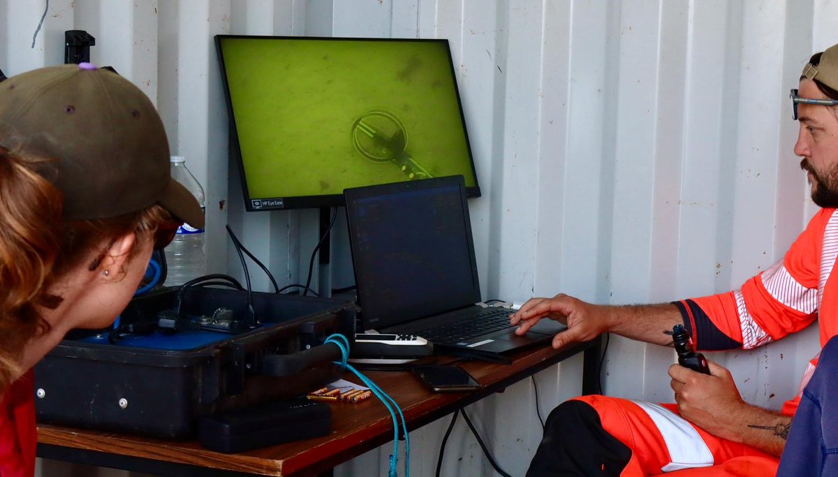 enedis_pdl's tweet photo. Sous l'océan...🦀 Atlantique se déroule une action insolite ! Tous les 7 ans, @Enedis en Pays de la Loire réalise une campagne de surveillance des câbles sous-marins reliant l’Ile d’Yeu au continent 🏝️ et mesurant près de 1⃣5⃣km ! Pourquoi ? Afin de détecter d'éventuels défauts🔧 https://t.co/acowWKtyFj