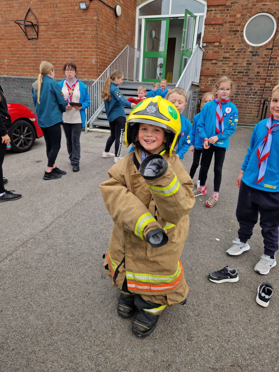 Our On-Call Firefighters from High Handenhold enjoyed meeting Newfield Cubs and Beavers last week! 👨🏼‍🚒

Crews talked to the youngsters about fire safety ahead of the summer holidays and gave them the chance to use the hose reel.  👏🚒