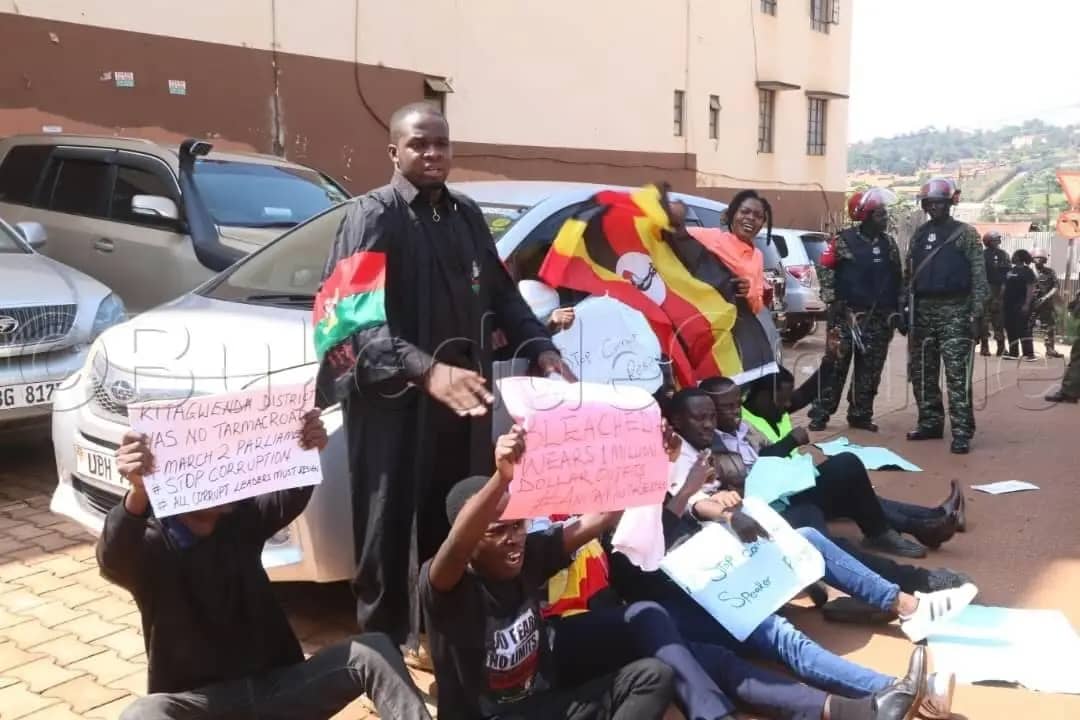 rodney_adroni's tweet image. @KAMOGABRUNO5 represents the multitudes of University Graduates that remain unemployed after finishing campus. The pedestal of High Youth Unemployment rates in Uganda is Corruption and misappropriation of public resources.
#CorruptionMustGo