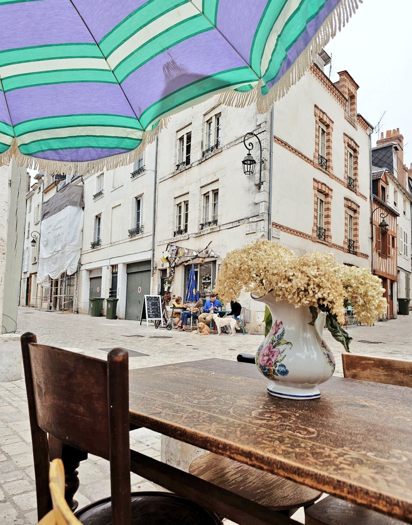 ℹ️ Superbe salon de thé, belle localisation, beau patrimoine : 

RDV chez Mrs Dalloway au 70 rue de la Charpenterie à #Orléans ! ☕😍