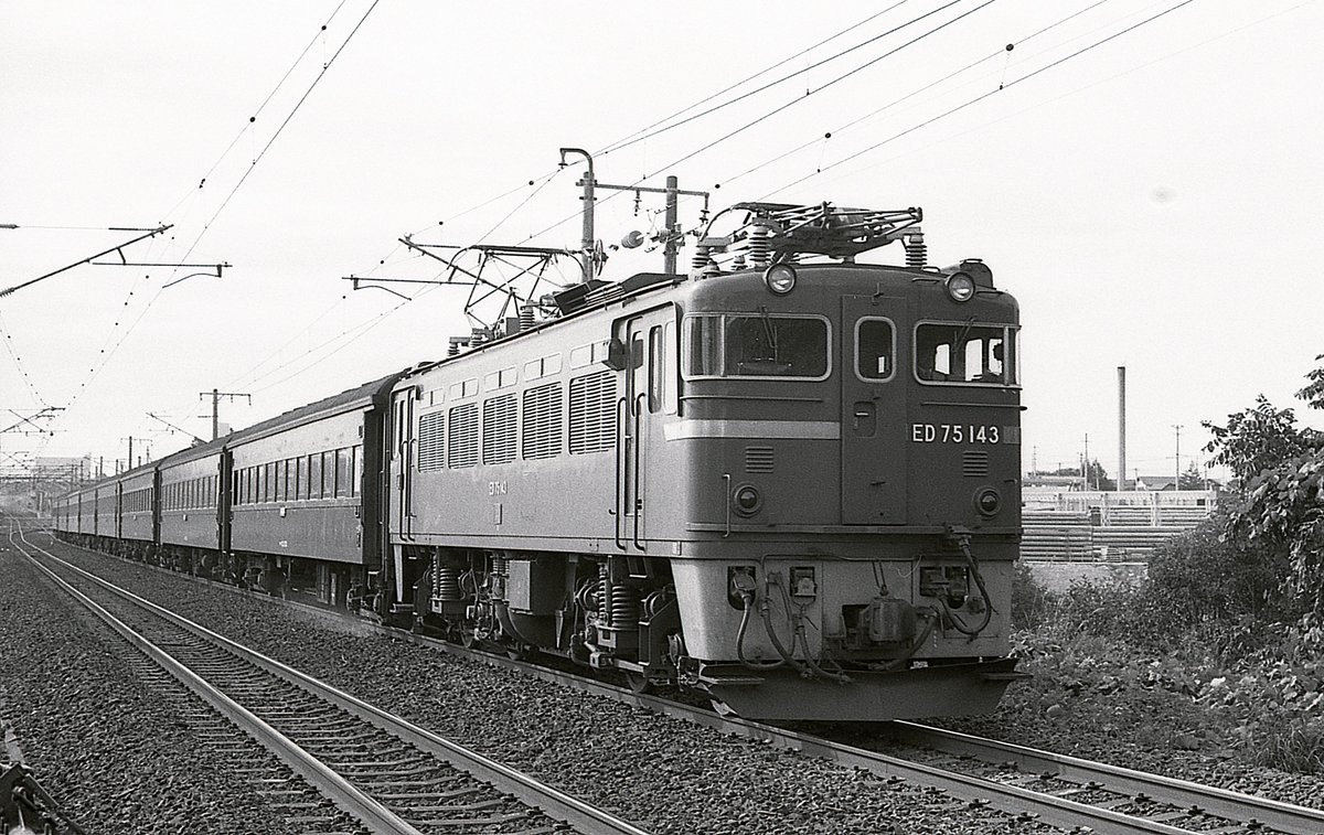 towada201's tweet photo. #1日1枚ED75 143号機
私の世代だと50系より75には旧客がしっくりくるな https://t.co/9nJCcdOEPh