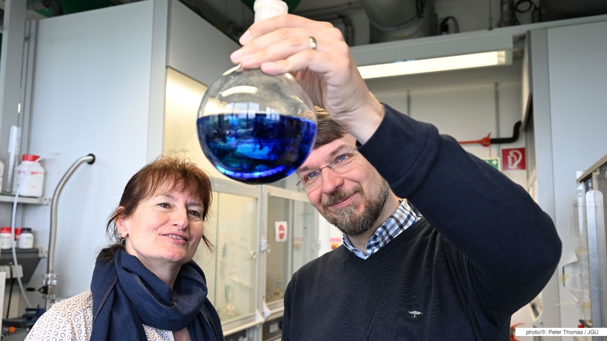 From tire rubber and foams to human soft body tissue – we are surrounded by so-called #SoftMatter. #UniMainz &amp; <a href="/TUDarmstadt/">TU Darmstadt</a> offer a new international Master's degree program focusing on this promising group of substances. Read  more in our #JGUMagazine at magazine.uni-mainz.de/soft-matter-ma…