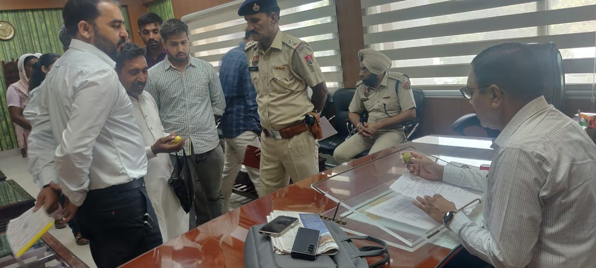 आमजन की समस्या को गंभीरता से सुन किया जा रहा समाधान : उपायुक्त आर.के सिंह
-मंगलवार को समाधान शिविर में आई 55 शिकायतें <a href="/DiprHaryana/">DPR Haryana</a> <a href="/cmohry/">CMO Haryana</a>