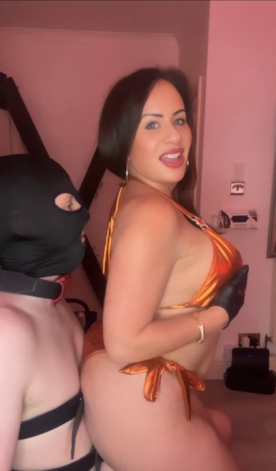 Bikini special part 1 . Tie n tease https://t.co/kWVv4tPMW1 https://t.co/tCAVBhRlkh