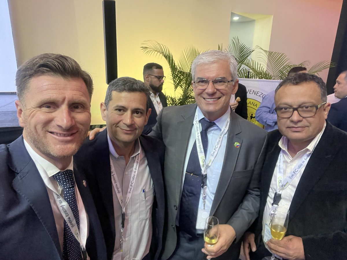 Pablo Contreras (@pabloncontreras) on Twitter photo Queridos amigos de 🇻🇪, fue un honor asistir al XXXIV Congreso Venezolano de #Urología Dr. Hugo Davila Barrios 👏👏👏
Gracias a toda la Junta Directiva Nacional <a href="/SoVzlaUro/">Sociedad Venezolana de Urología</a> por el cariño y las atenciones recibidas 🙏. #SomosSoveuro ❤️
<a href="/SauUrologia/">Sociedad Argentina de Urología🇦🇷</a> <a href="/CAU_URO/">Confederación Americana de Urología (CAU)</a> <a href="/ResidentesCAU/">Oficina Residentes CAU</a> Queridos amigos de 🇻🇪, fue un honor asistir al XXXIV Congreso Venezolano de #Urología Dr. Hugo Davila Barrios 👏👏👏
Gracias a toda la Junta Directiva Nacional <a href="/SoVzlaUro/">Sociedad Venezolana de Urología</a> por el cariño y las atenciones recibidas 🙏. #SomosSoveuro ❤️
<a href="/SauUrologia/">Sociedad Argentina de Urología🇦🇷</a> <a href="/CAU_URO/">Confederación Americana de Urología (CAU)</a> <a href="/ResidentesCAU/">Oficina Residentes CAU</a>