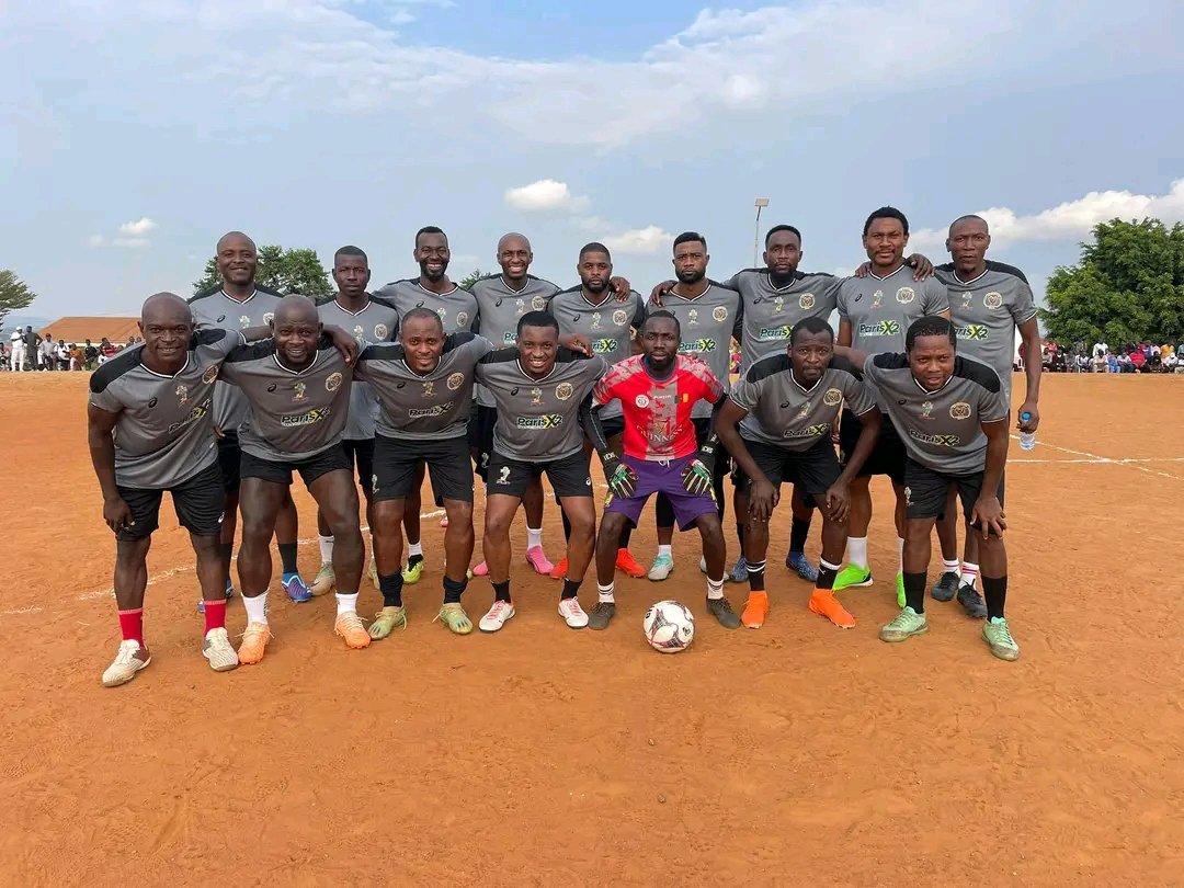 snewsafrica's tweet photo. 🙏🇨🇲🕊️Des anciens Lions indomptables étaient réunis hier à l'occasion d'un match amical en hommage à Landry Nguemo
#sna #nguemo https://t.co/Da1cTNF41C