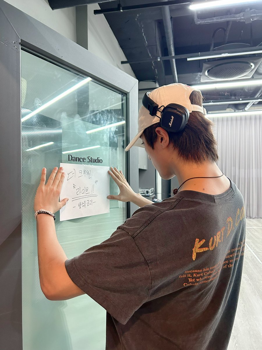 the_crewone_x's tweet image. 🤫

#김상우 #SANGWOO