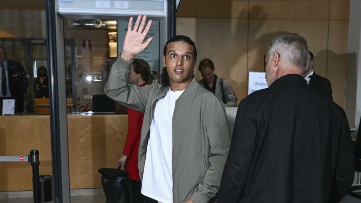 DE VOGEL IS GEVLOGEN  Bram Moszkowicz over vertrek Ali B naar Marokko: 'Naar mijn weten wordt hij niet uitgeleverd'
Ali B heeft zijn koffers gepakt en is samen met zijn gezin vertrokken naar Marokko.