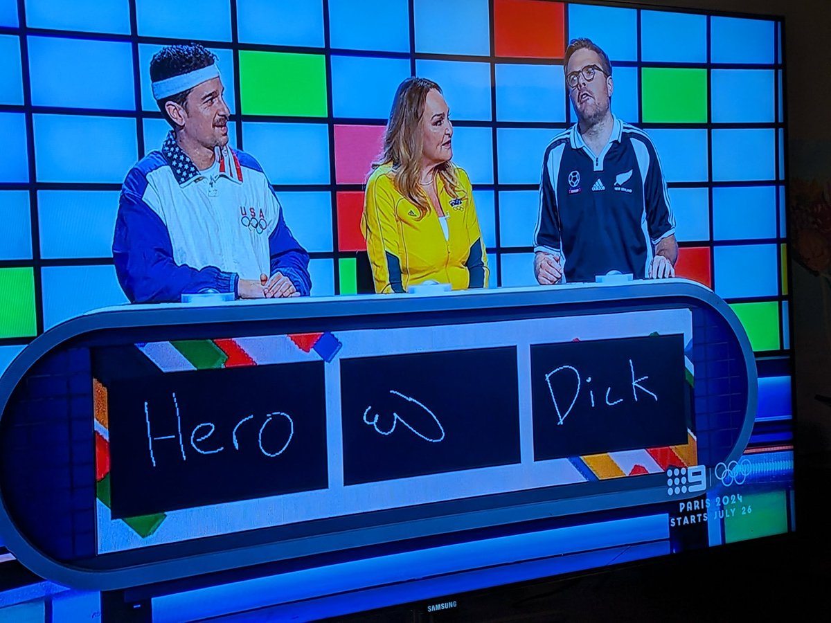 MilenaGalaxy's tweet image. Seriously?! Nick Kyrgios: hero or jerk? That was the  question on The Hundred with Andy Lee. What a classy way to honor an athlete Down Under 🤣

#nickkyrgios
#andylee
#TheHundred