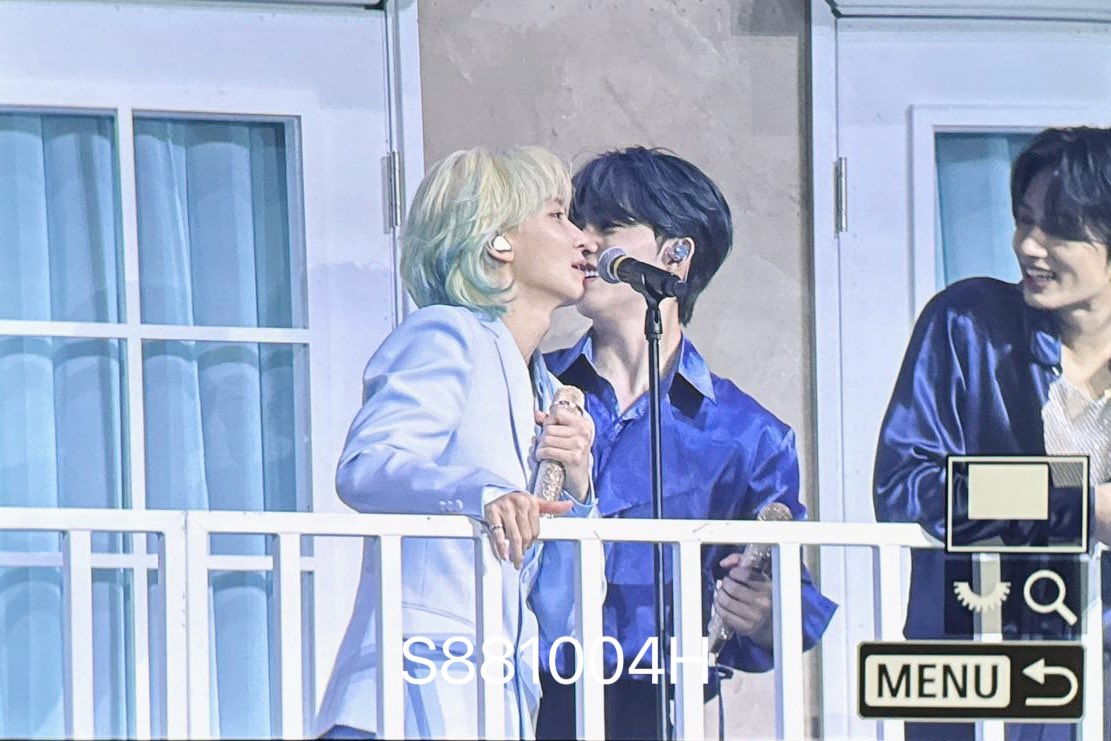 s881004h's tweet image. 240723 Carat Land 💙🩷#SEVENTEEN #세븐틴 #에스쿱스 #승철 #SCOUPS #JEONGHAN #정한 @pledis_17