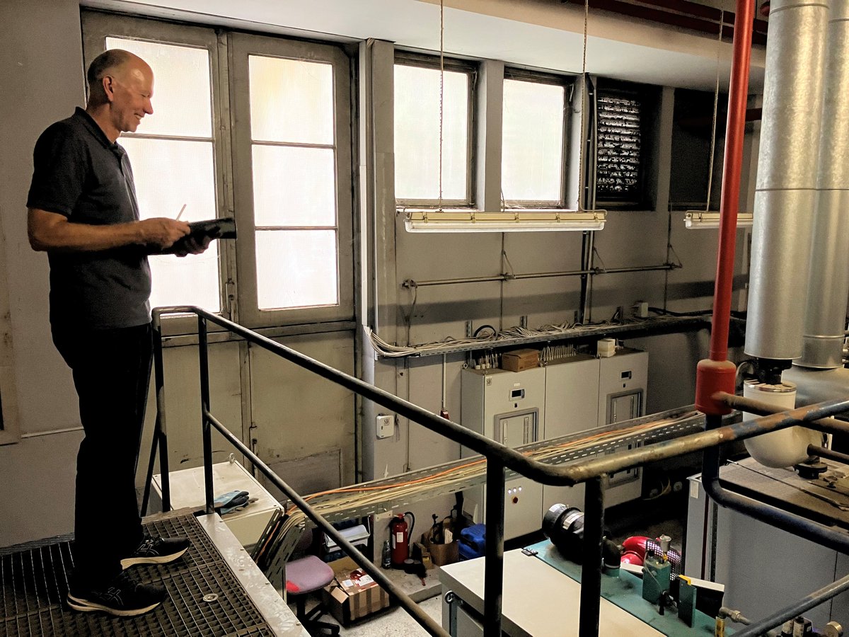 Bestandsaufnahme im Heizungskeller: Für vier Green Deal Schulen aus <a href="/coburg/">Stadt Coburg</a> wird mit Unterstützung von <a href="/greenpeace_de/">Greenpeace e.V.</a> und des <a href="/ifeu/">ifeu | find us on b…s…k…y</a> eine Roadmap zur klimaneutralen Schule erstellt. #generationco2030 Blaupause in Sachen Klimaschutz für alle Coburger #SchoolsforEarth!