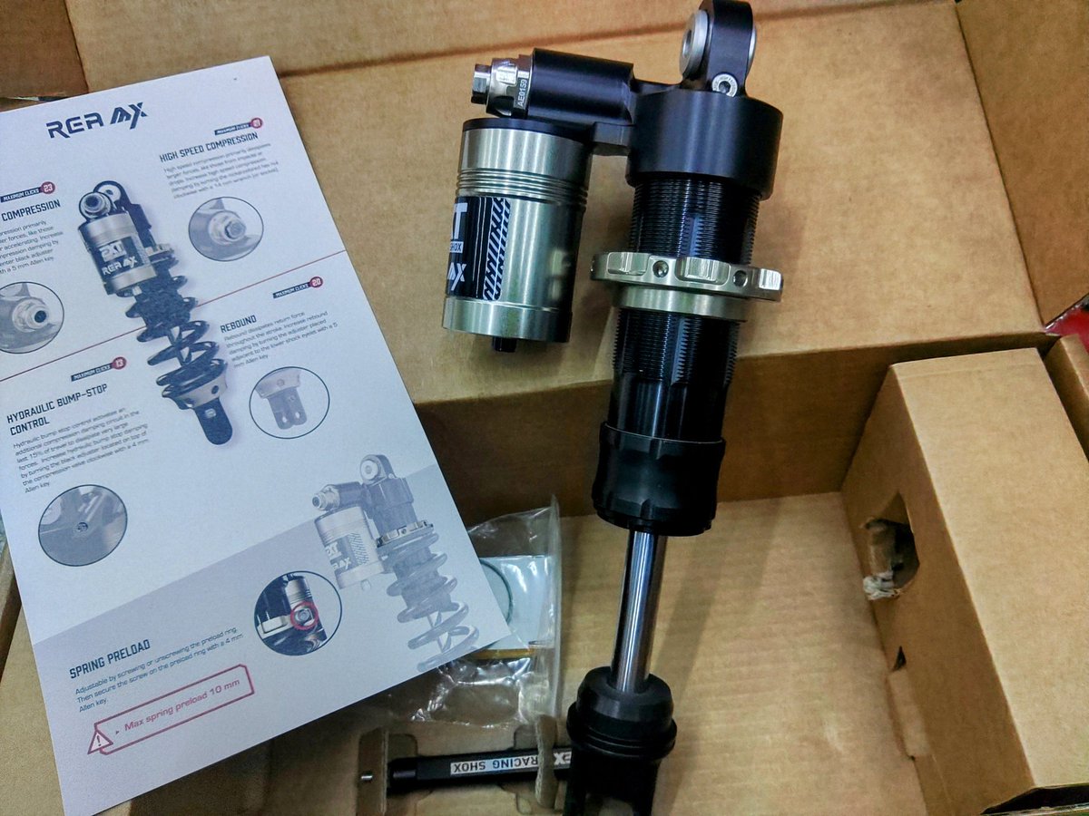 OVERRIDES_MTB's tweet image. サーロンULTRA-BEE用のホンモノレースショック、REA-MXが入荷してきました。検品して御予約の販売店様に順次発送します。
#EXT
#REA_MX