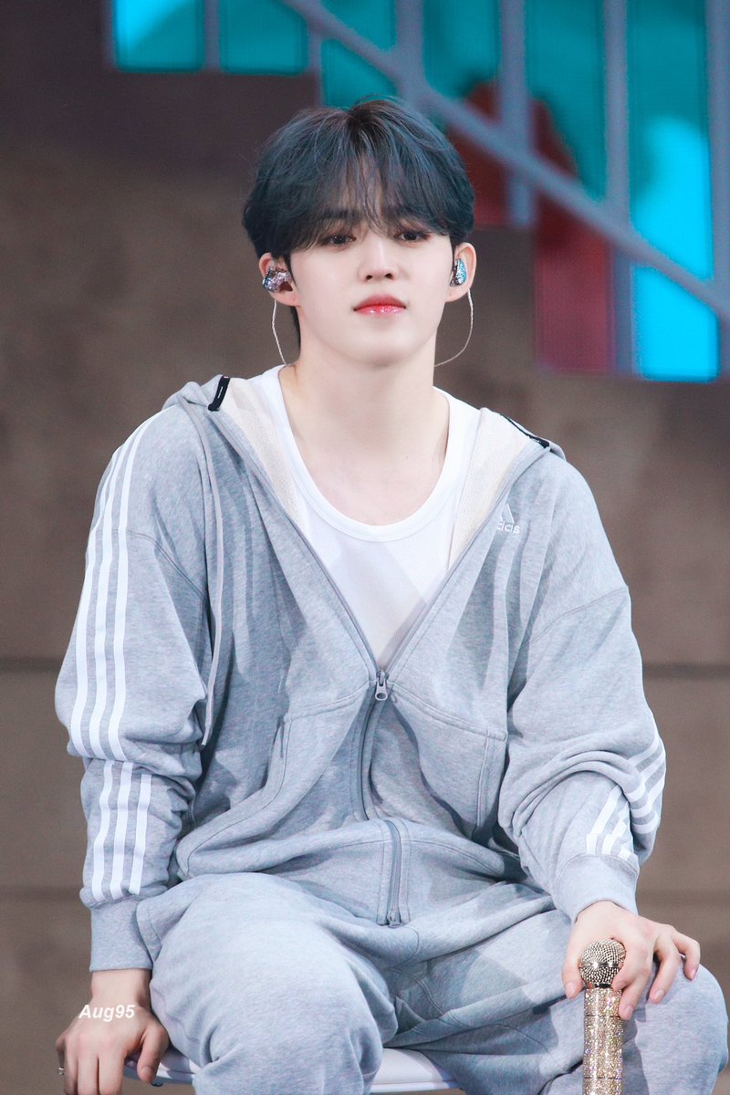 19950808_aug's tweet photo. 240723 Carat Land

#세븐틴 #SEVENTEEN #최승철 #승철 #에스쿱스

@pledis_17 https://t.co/bppsCFeo1b