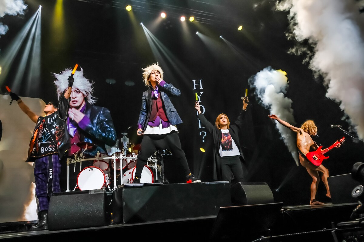 ◤ライブレポート◢ 金爆はどう生きるか？ 結成20周年、ブリーフ姿で