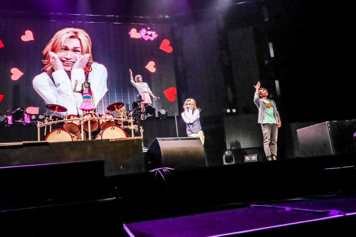 ◤ライブレポート◢ 金爆はどう生きるか？ 結成20周年、ブリーフ姿で