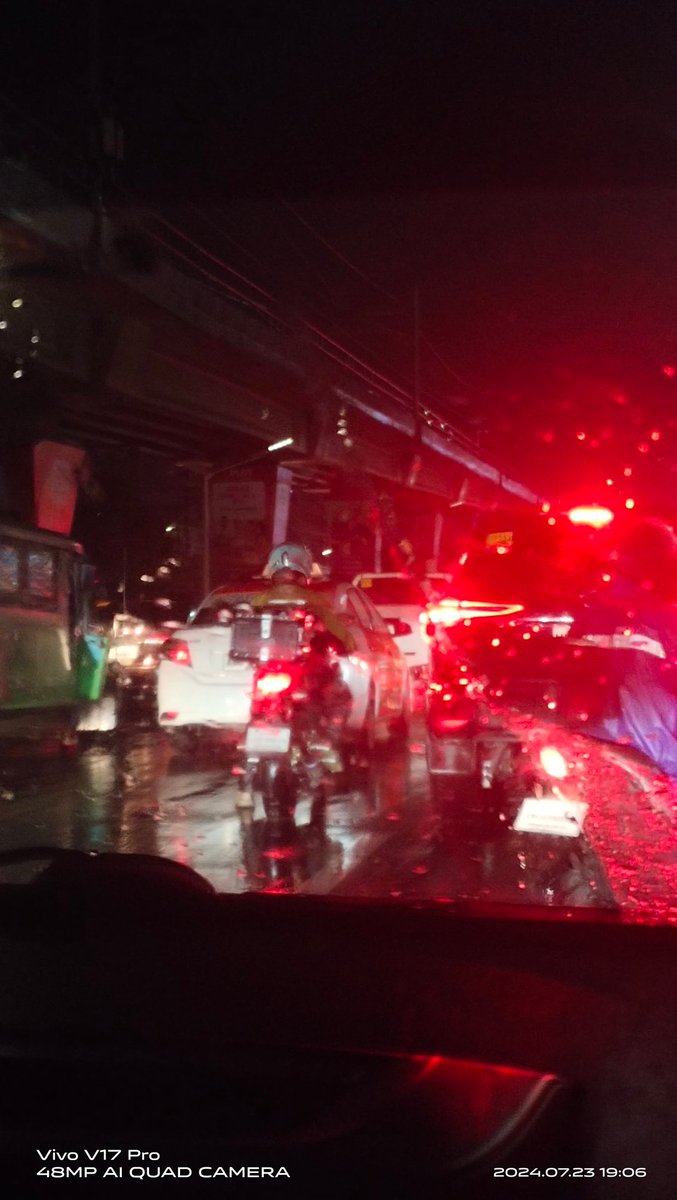 lyjinram27's tweet photo. Anong meron EDSA bakit sobrang traffic Mula Balintawak 😡🤔 https://t.co/RhCfD7z7wP