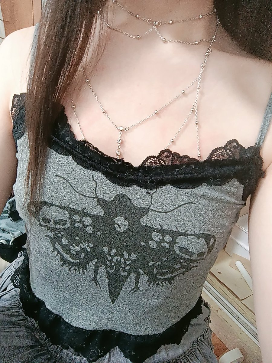 gpcrypa's tweet photo. 这链子是真的难戴，对比某宝商家的图，我已经尽力了，戴完真是满头大汗(擦汗

#药娘 #mtf #跨性别 #身体链 https://t.co/bRx5HYuI3q