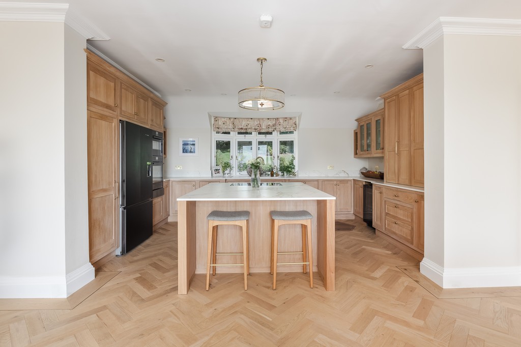 Our Shore Drift Oak herringbone adds a contemporary twist to this #Surrey kitchen design! 

Finished with an invisible lacquer, you can maintain the natural characteristics of a European Oak floor, without compromising on the durability.

FREE samples 👉 bit.ly/ShoreDriftOak