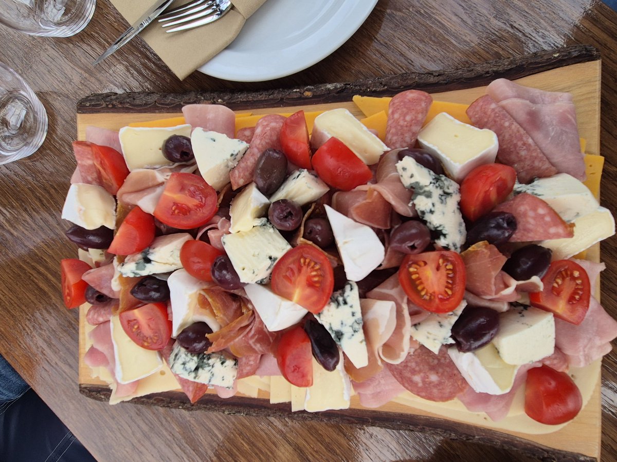 MarkNicholls5's tweet image. What can you do in a Slovakian ski resort in the summer? Simple, take a Sky Picnic in a gondola with charcuterie board, fruit and sparkling wine for 20 euro a person. From Chobok at 2040m at Jasna ski resort #Slovakia #tatras mountains @bgtw