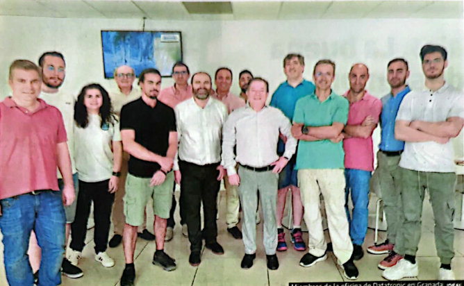 Datatronics_tel's tweet photo. @ETSIIT_UGR @CanalUGR Nos permitirá:
- Ofrecer empleabilidad a egresados de la @CanalUGR .
- Brindar formación a estudiantes de los últimos cursos y del máster.
- Desarrollar proyectos en entornos de telecomunicaciones con proyección internacional. #Empleabilidad #Innovación #Datatronics https://t.co/nTwJxramAq