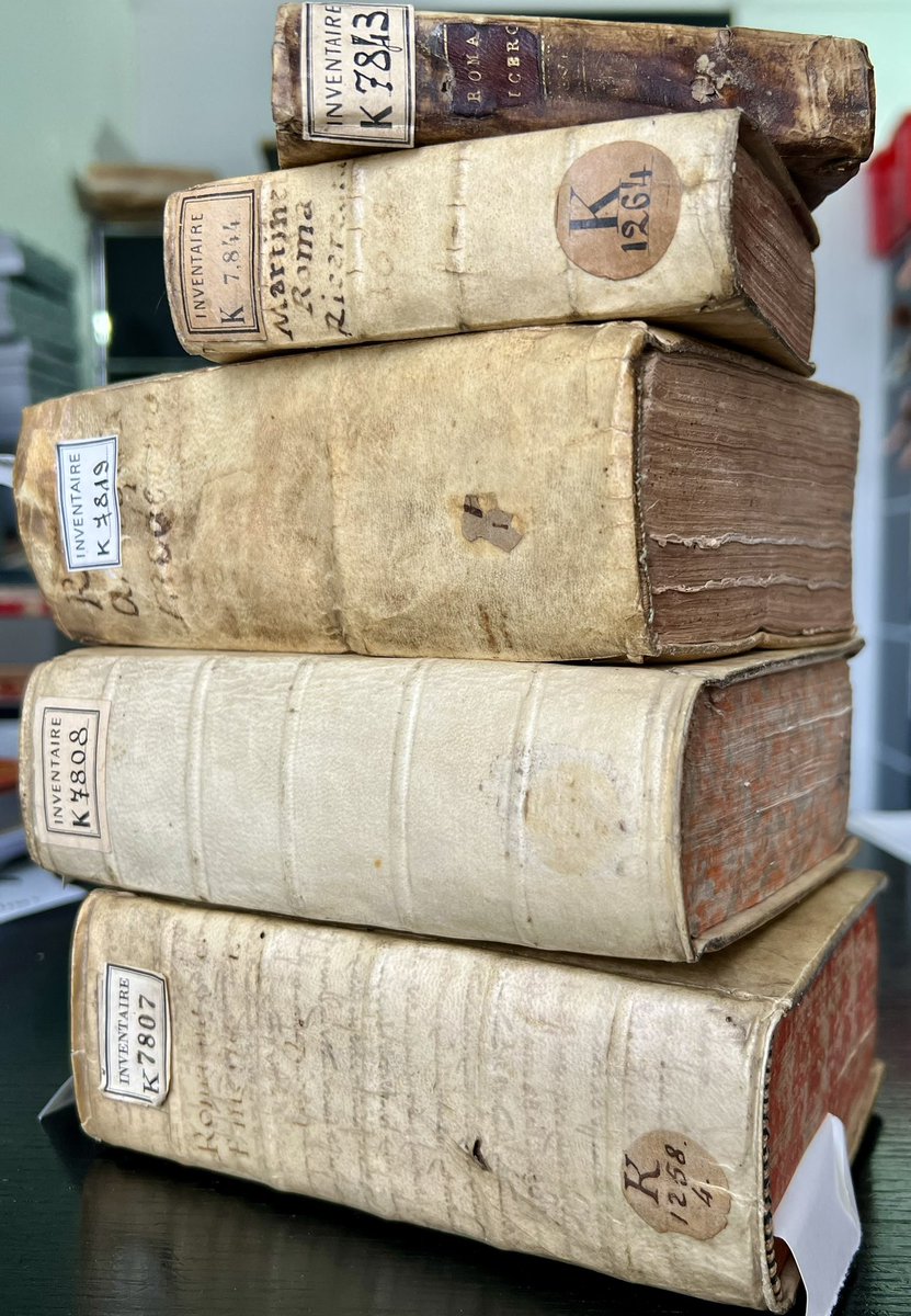 fred_manfrin's tweet photo. Les ancêtres des Guides bleus, @GuideDuRoutard ou @guideMichelinFR Michelin : une petite sélection de guides pour visiter Rome, mais à l’époque de Galilée, le Bernin et Borromini ! Nous les ouvrirons pour vous ces prochains jours, ces petits bijoux du XVIIe siècle ! https://t.co/cHCgn15e6m