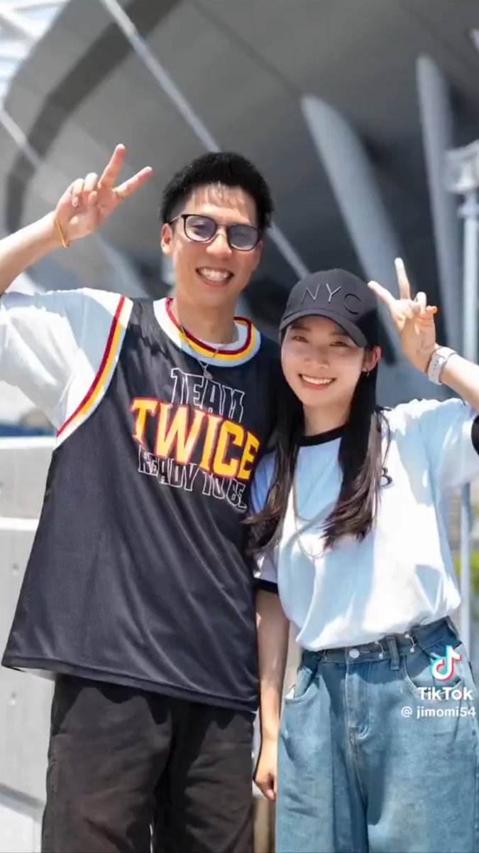 이게되는거냐ㅅㅂ 다현오시인데 옆에 부인이시래