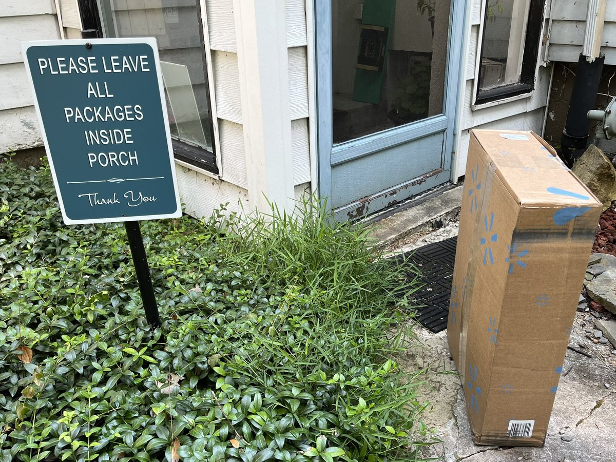 nahajduk's tweet photo. I wish FedEx drivers knew how to read 🙄🤦🏻‍♀️ @FedEx https://t.co/l2BTlAUskF