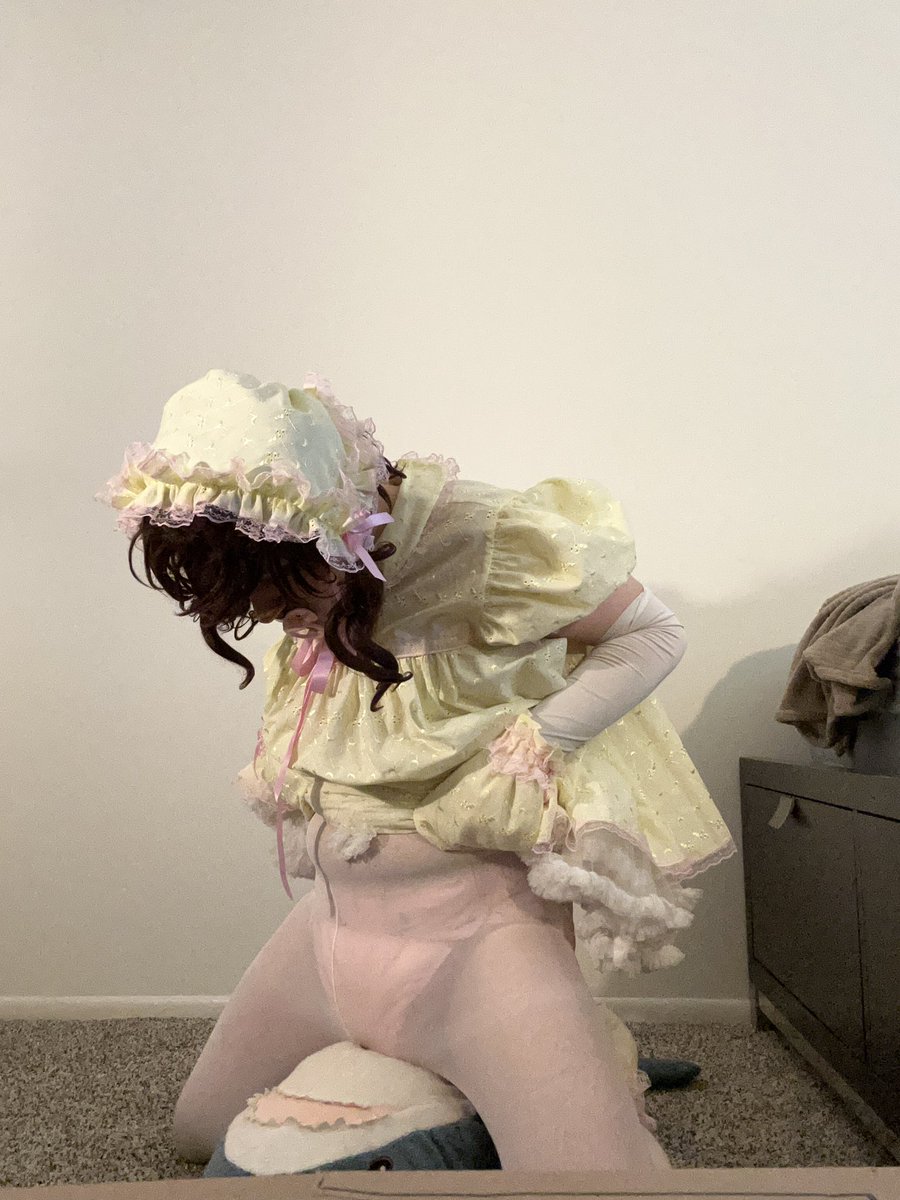 sissybabyamy's tweet photo. Huff huff…. Hnnnnggg, my clitty feels so tight in my cage and diapers… help me make stickies Mr Blue! https://t.co/4naoG3rCwU