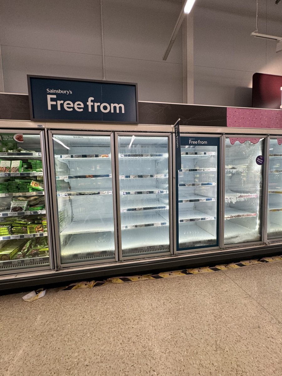 Dockers1985's tweet photo. @sainsburys perhaps when your freezers break make sure you can still grab coeliacs food from the back so they don’t starve 🤔 rather then just saying no sorry we can’t reach it now.. #planahead https://t.co/0u7VwzhpNY