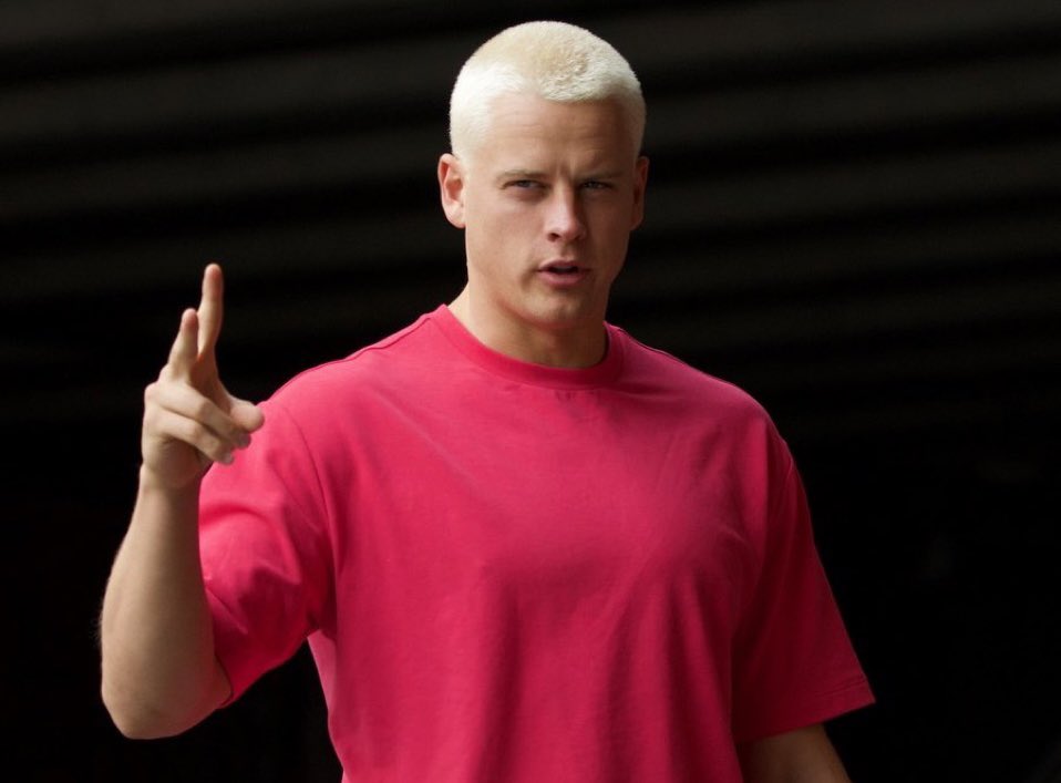 UCBarstool's tweet photo. Joe Burrow and Cody Rhodes look so alike I can’t unsee it 😳 https://t.co/AzulrxzXaB