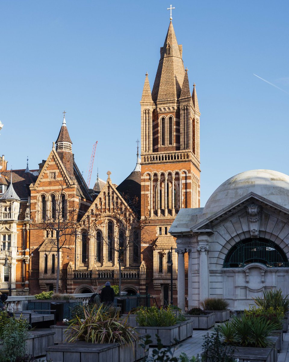 TheBeaumontLDN's tweet photo. Right in front of The Beaumont, Brown Hart Gardens is the ideal spot for contemplation. Steeped in history, with fresh plants and flowers, ample seating options, and moments away from a multitude of cafés and shops; it is an oasis of calm in central London.

#TheBeaumont https://t.co/yvZPxxcrz2