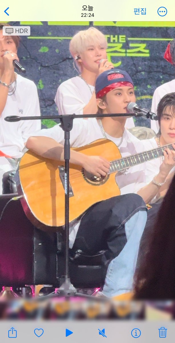 fentyyangx2's tweet image. boss makmak nanghaharana kasama ang mga tropa niya