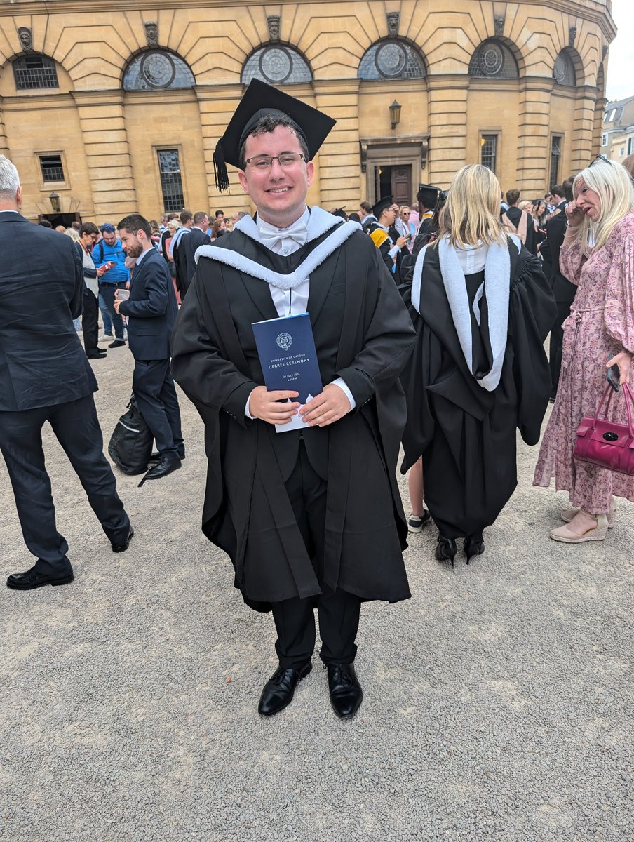 Proud Dad moment <a href="/UniofOxford/">University of Oxford</a> <a href="/MansfieldOxford/">Mansfield College, University of Oxford</a> . Danny certainly has not been born with a silver spoon 😀but through hard work, dedication and resilience anything is possible. Leaving Oxford with a 1st is totally amazing and fully deserved. The world is now your oyster ❤️❤️❤️❤️